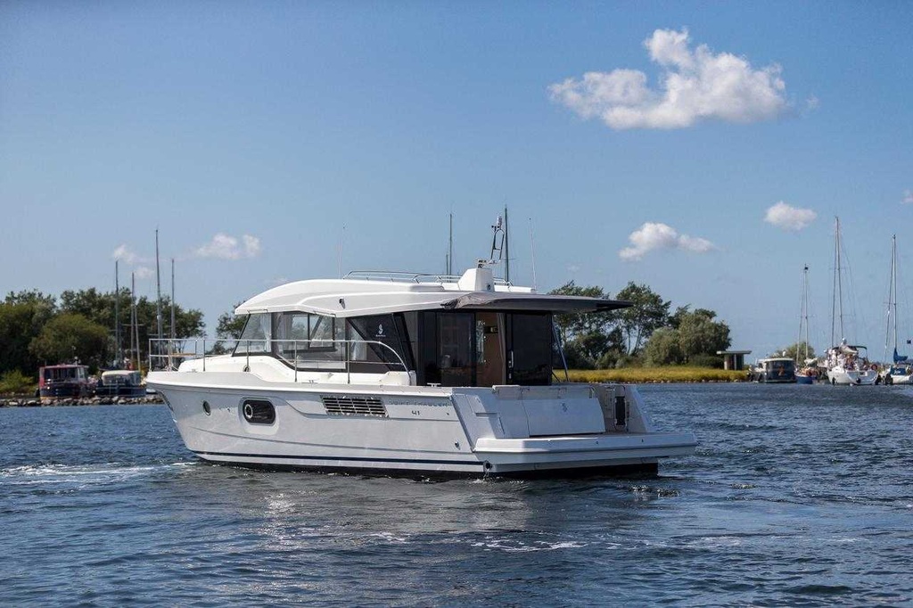 BENETEAU SWIFT TRAWLER 37 SEDAN