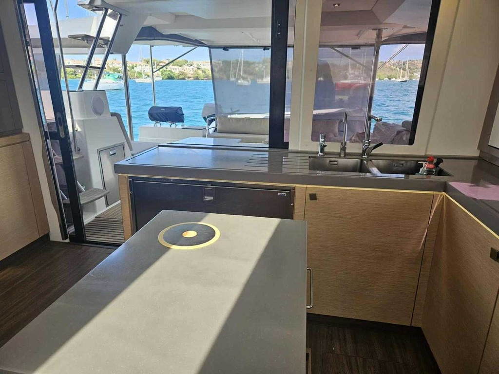 FOUNTAINE PAJOT SAONA 47 