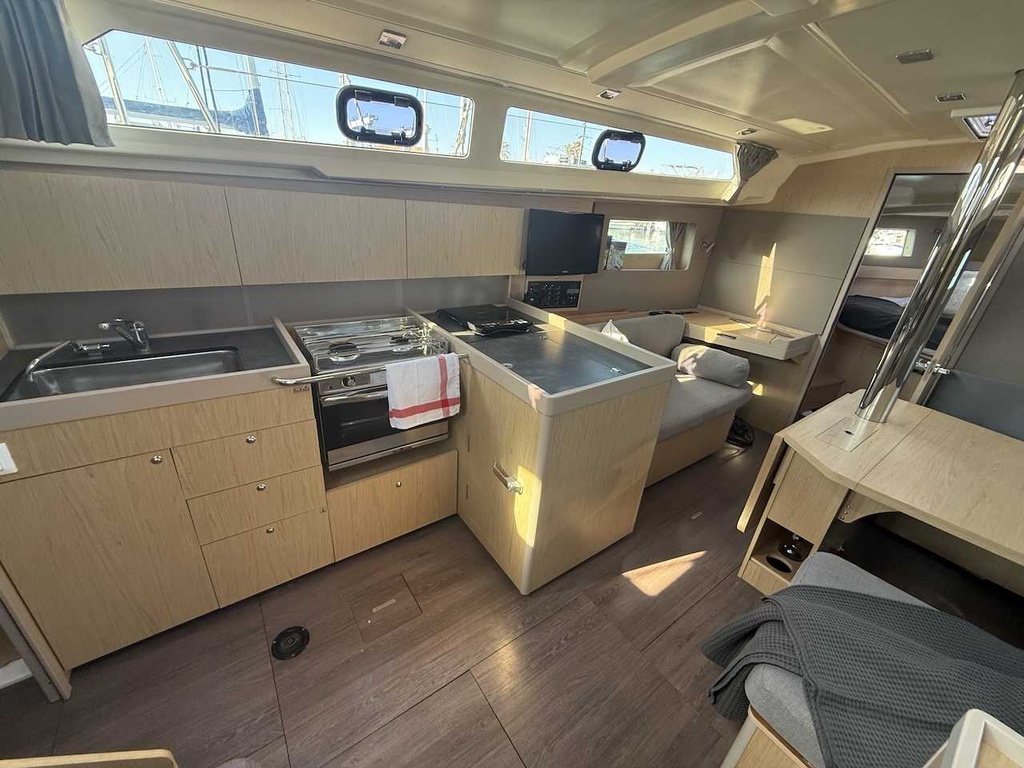 ​BENETEAU OCEANIS 41.1