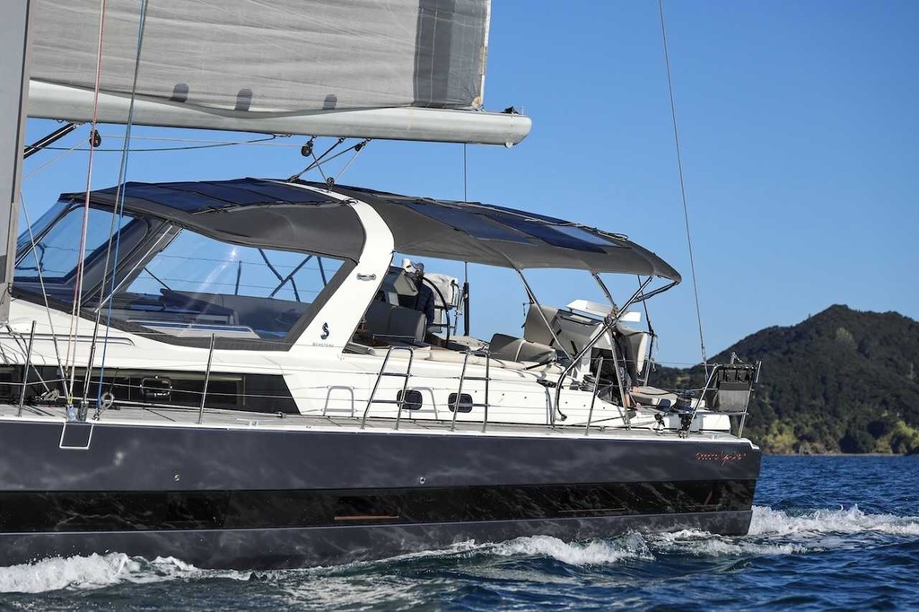BENETEAU OCEANIS YACHT 62