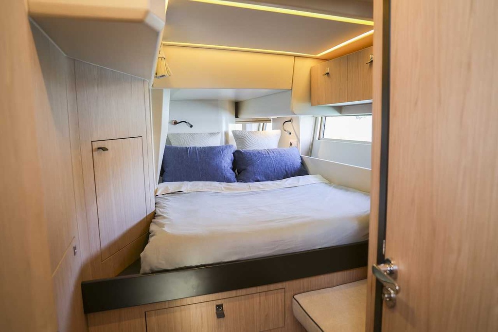 BENETEAU OCEANIS YACHT 62