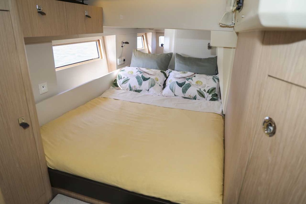 BENETEAU OCEANIS YACHT 62