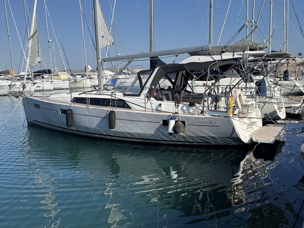 ​BENETEAU OCEANIS 41.1