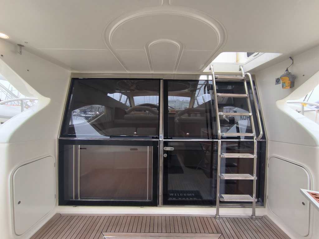 FERRETTI YACHTS 430