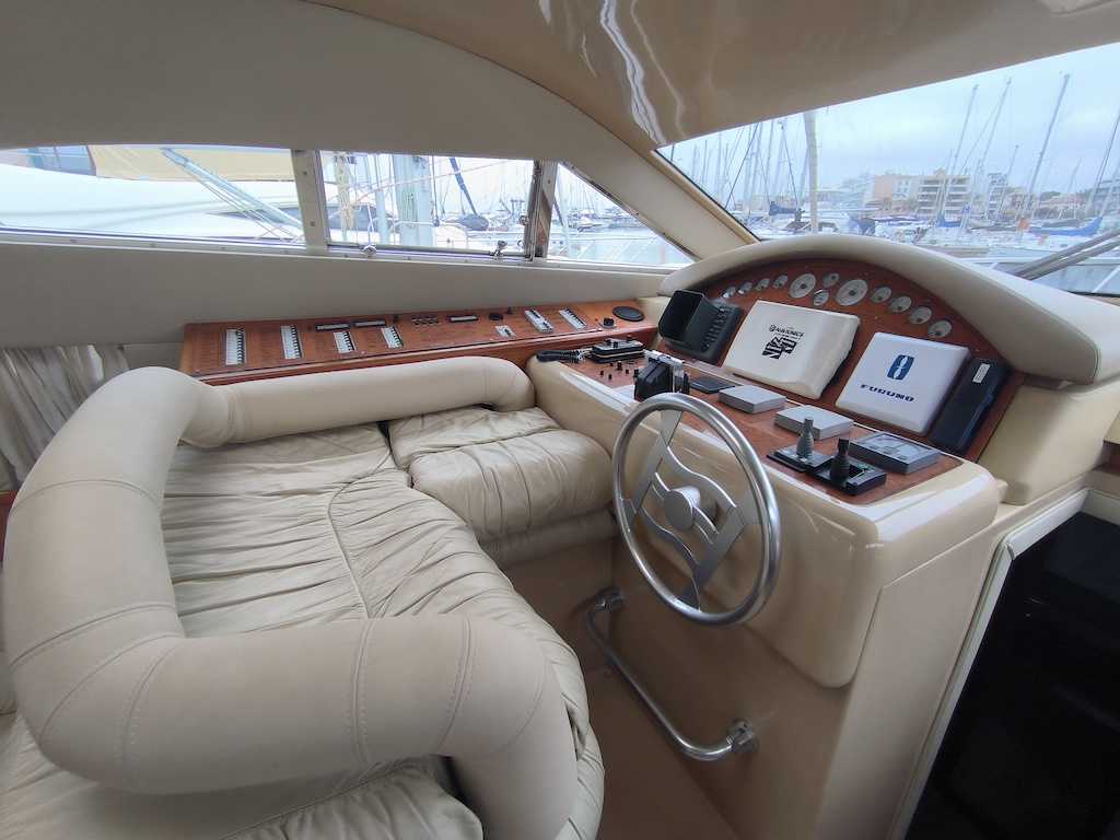 FERRETTI YACHTS 430