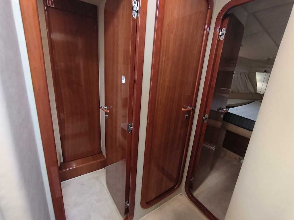FERRETTI YACHTS 430