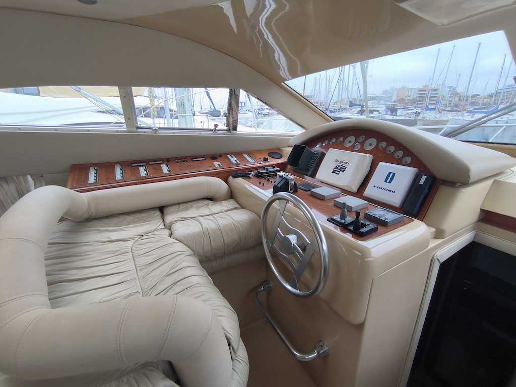 FERRETTI YACHTS 430