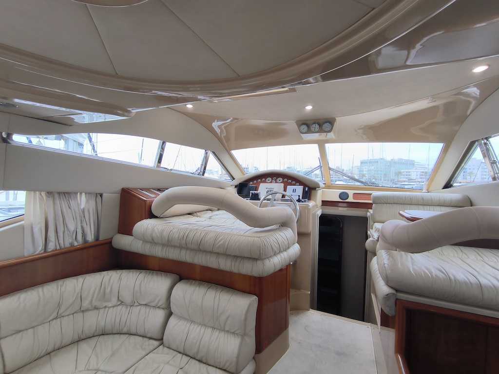 FERRETTI YACHTS 430