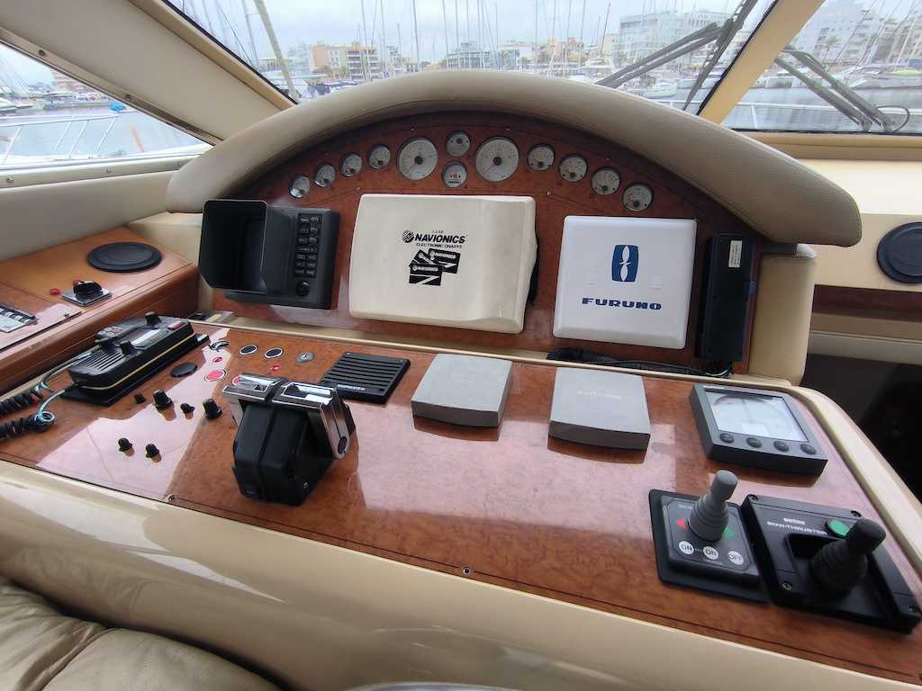 FERRETTI YACHTS 430