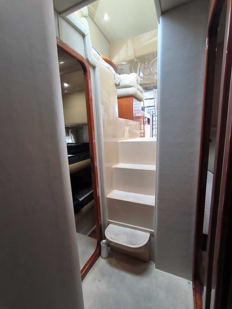 FERRETTI YACHTS 430