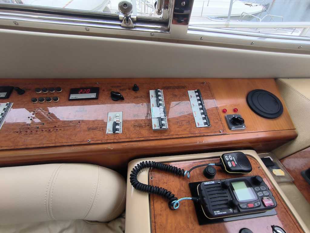 FERRETTI YACHTS 430