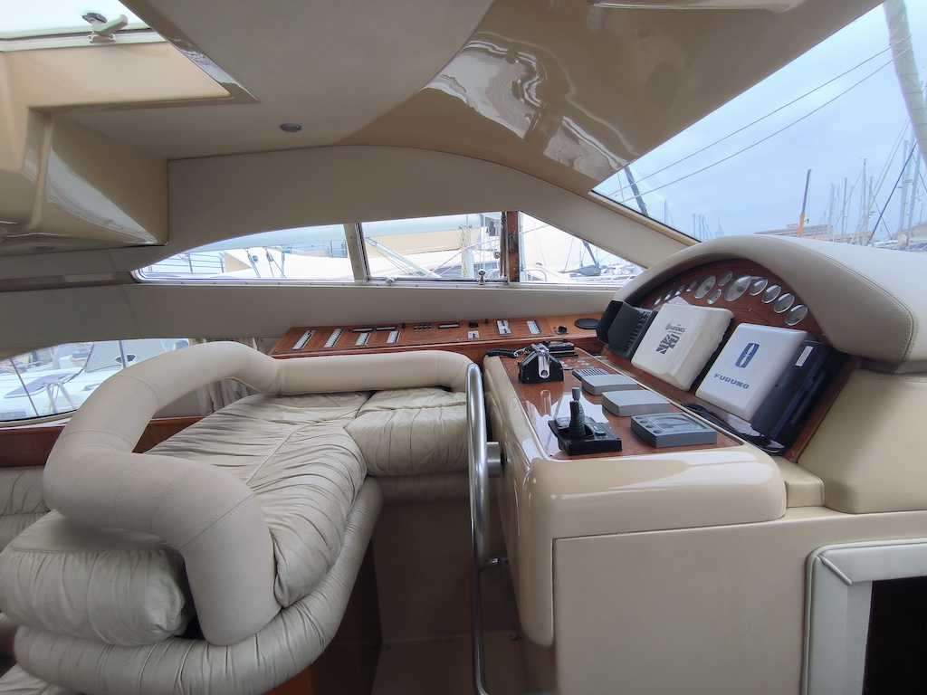 FERRETTI YACHTS 430