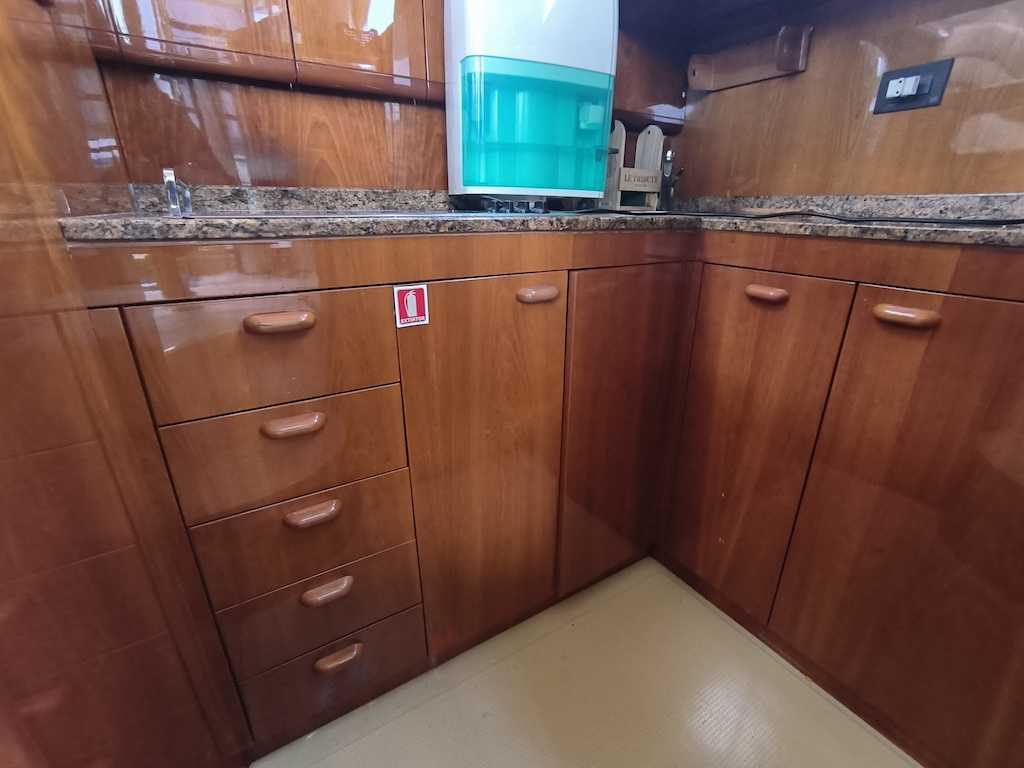FERRETTI YACHTS 430