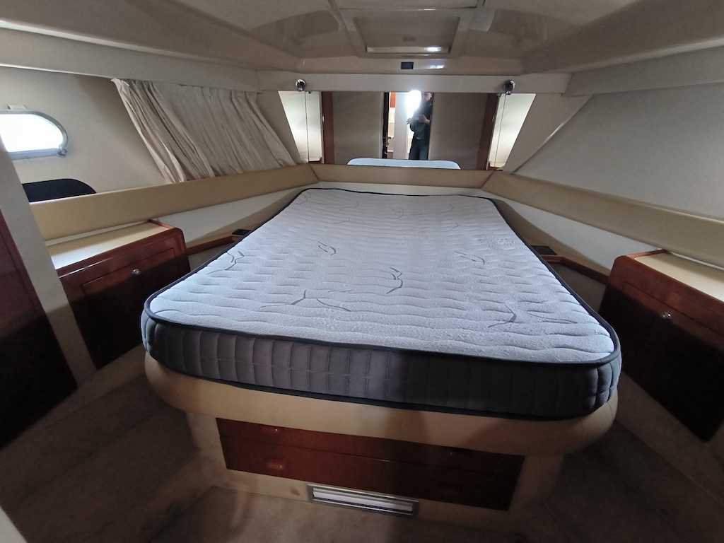 FERRETTI YACHTS 430