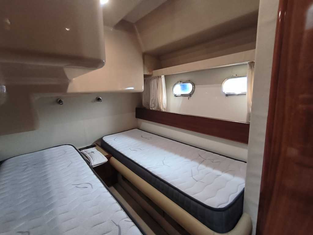 FERRETTI YACHTS 430