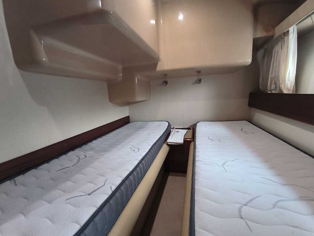 FERRETTI YACHTS 430