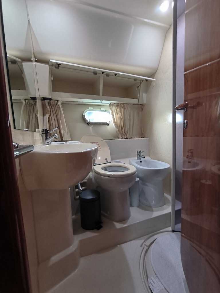 FERRETTI YACHTS 430