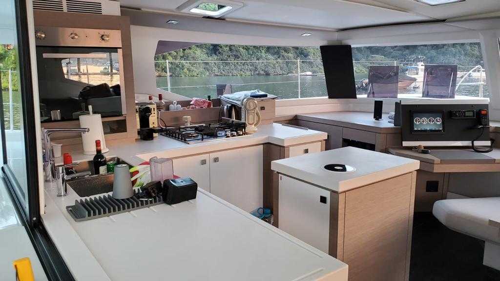 FOUNTAINE PAJOT SAONA 47