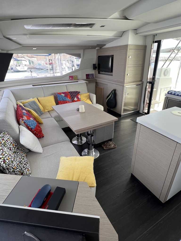 FOUNTAINE PAJOT SAONA 47