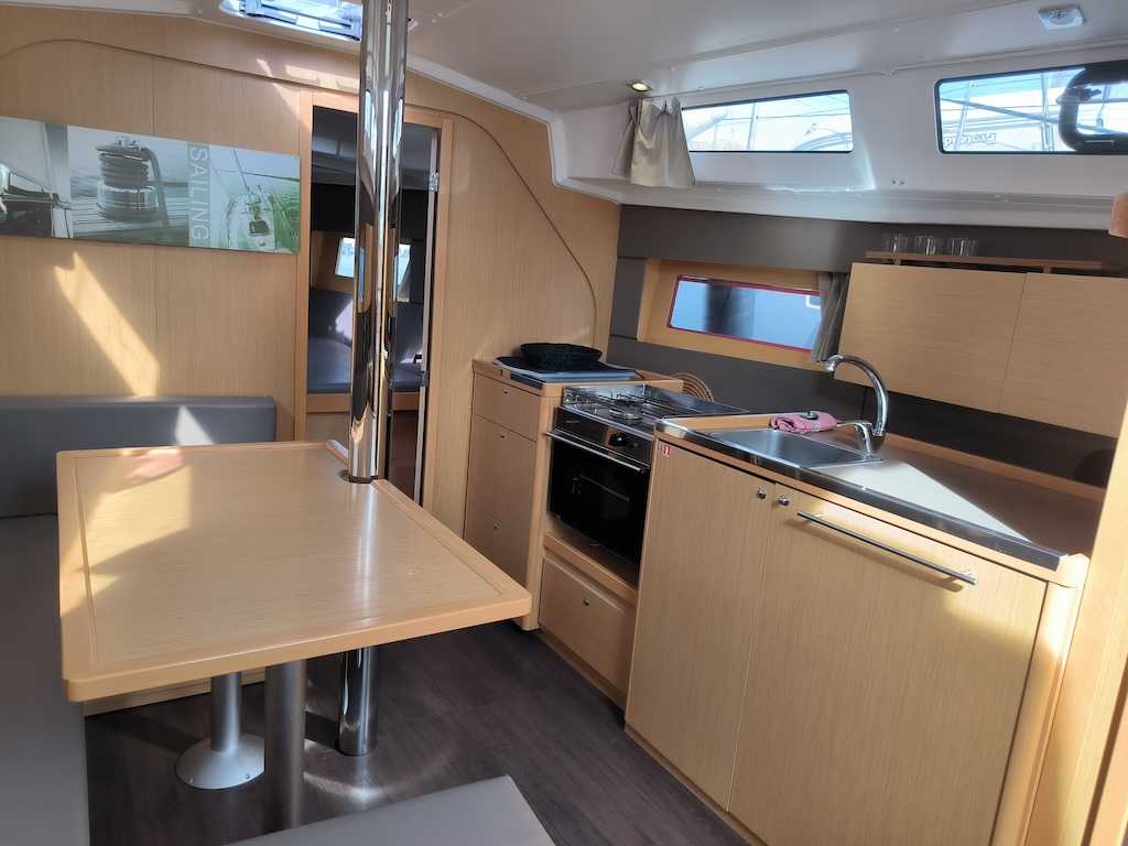 BENETEAU OCEANIS 38 CRUISER