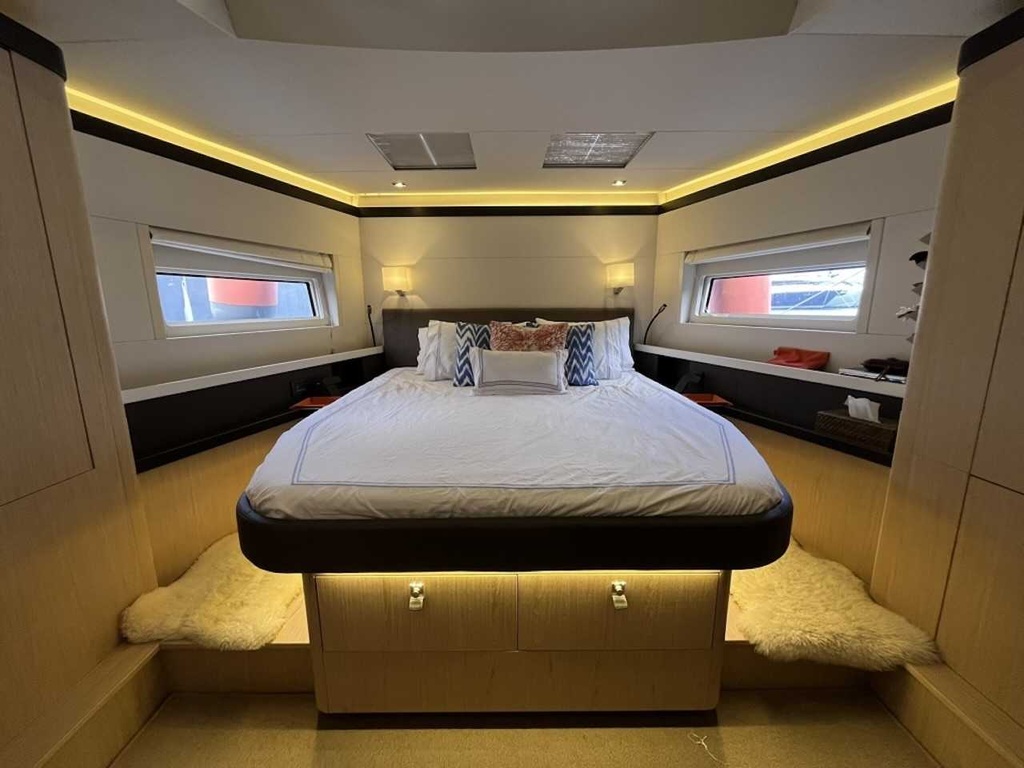 BENETEAU OCEANIS YACHT 62