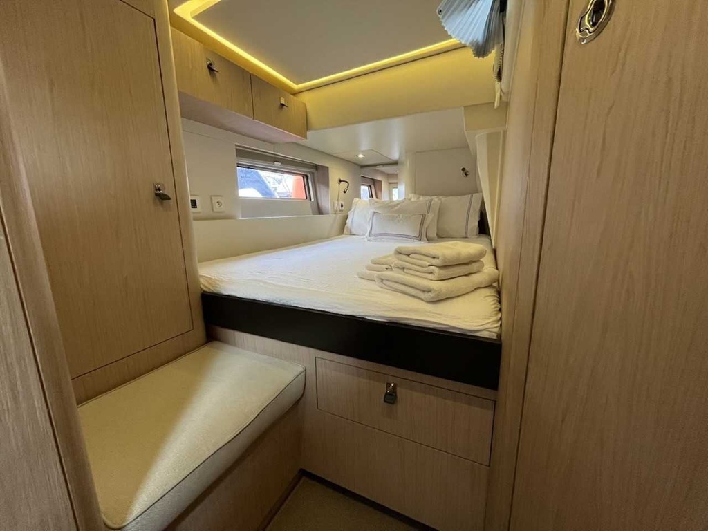 BENETEAU OCEANIS YACHT 62