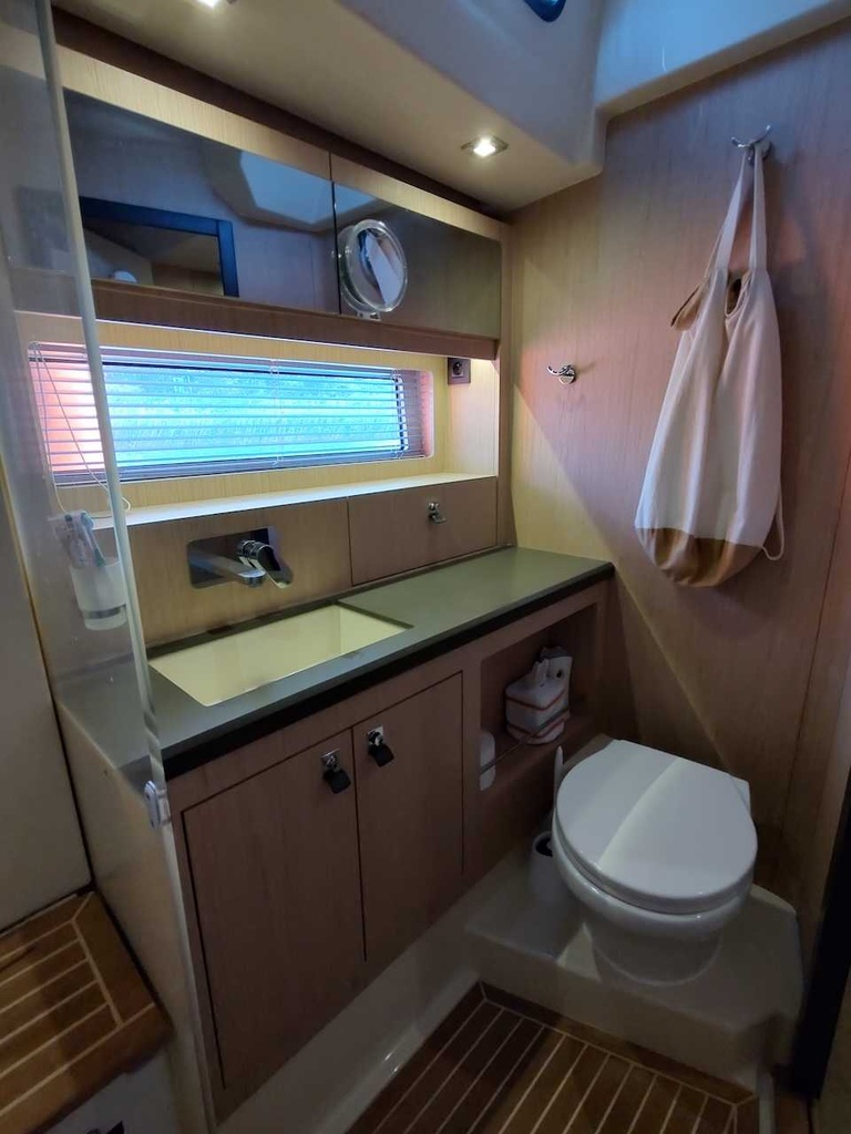 BENETEAU OCEANIS YACHT 62