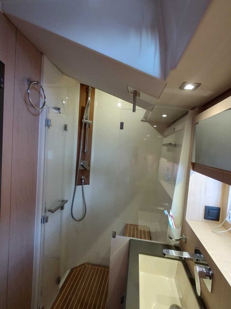 BENETEAU OCEANIS YACHT 62