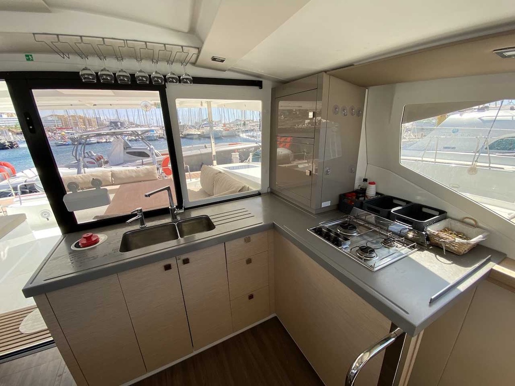 FOUNTAINE PAJOT LUCIA 40