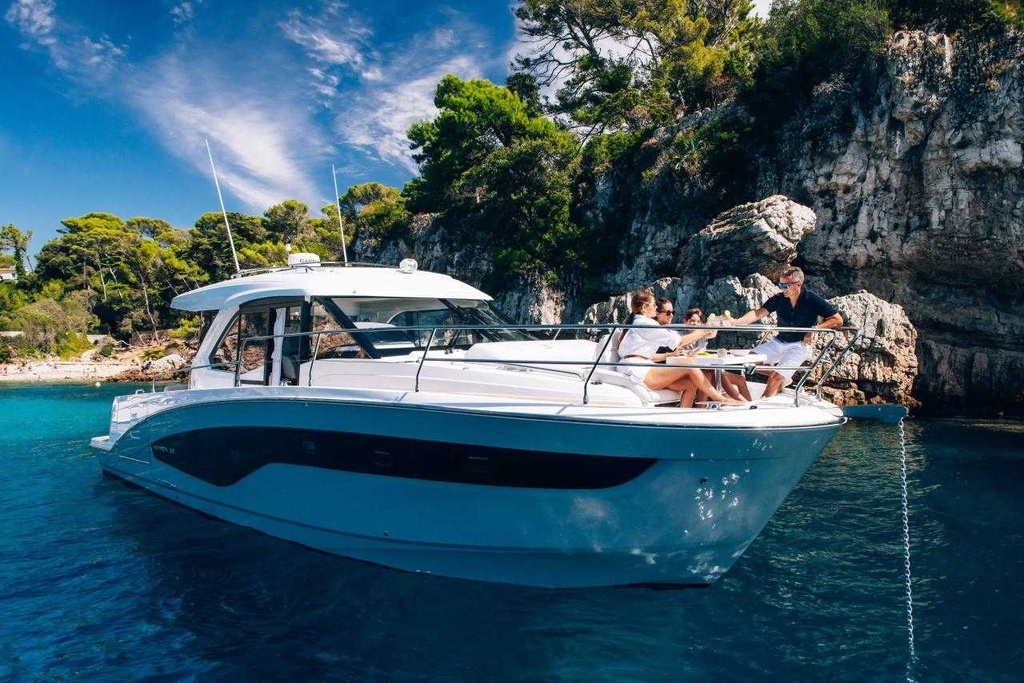 BENETEAU ANTARES 12 COUPE