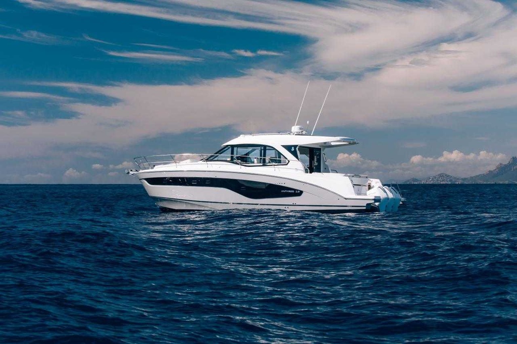 BENETEAU ANTARES 12 COUPE