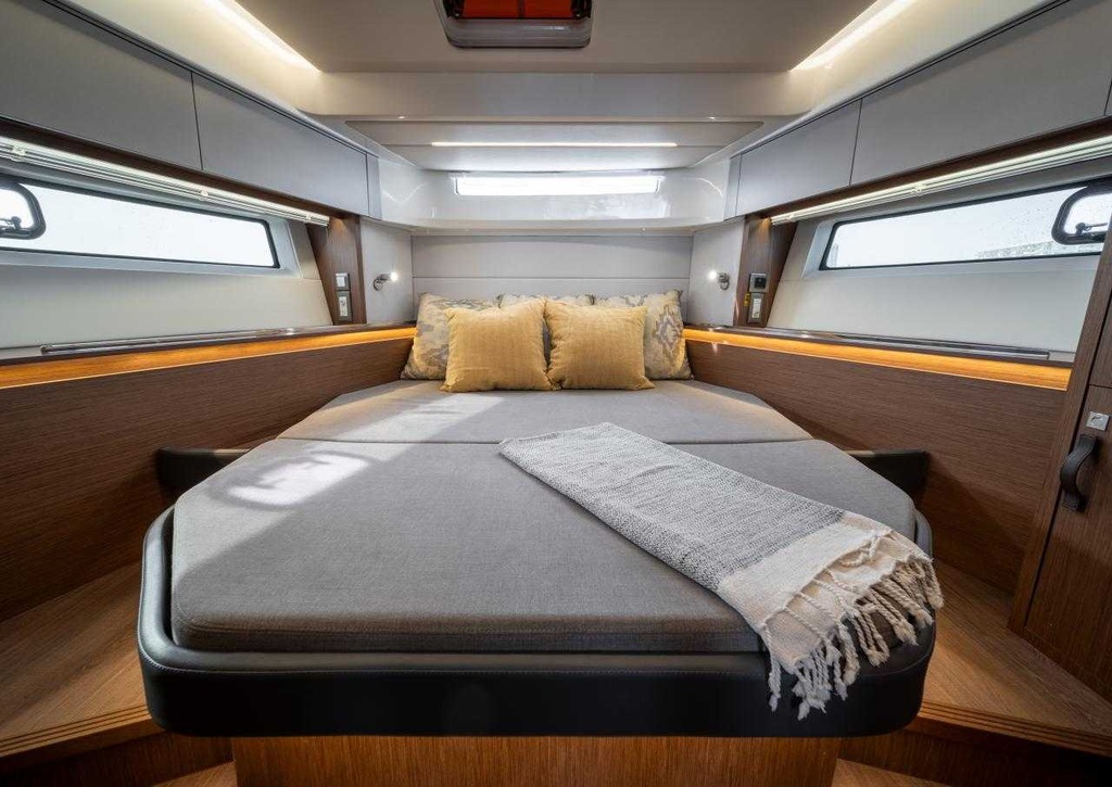 BENETEAU ANTARES 12 COUPE