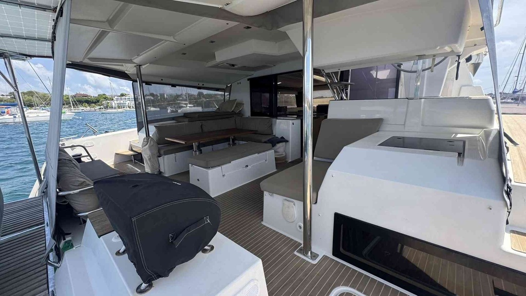 FOUNTAINE PAJOT SAONA 47 