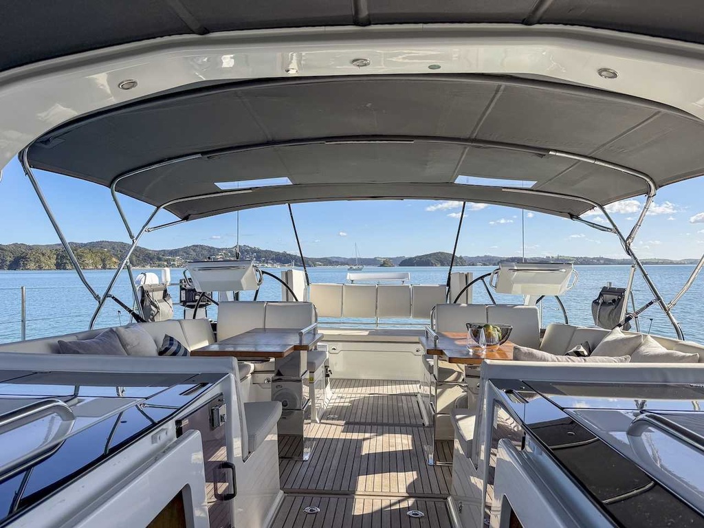 BENETEAU OCEANIS YACHT 62