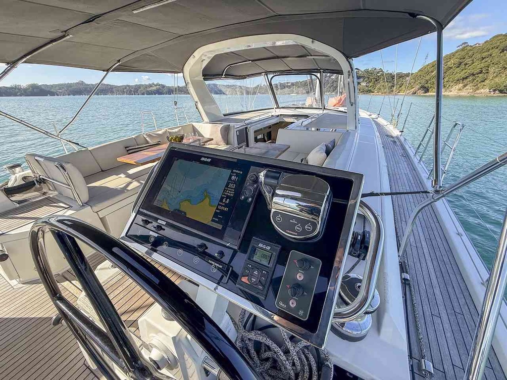 BENETEAU OCEANIS YACHT 62