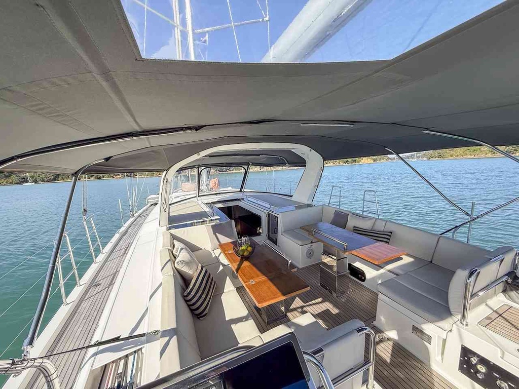 BENETEAU OCEANIS YACHT 62