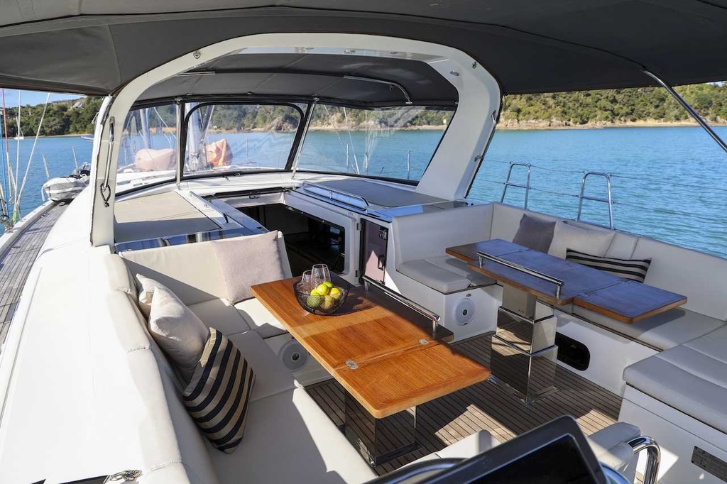 BENETEAU OCEANIS YACHT 62