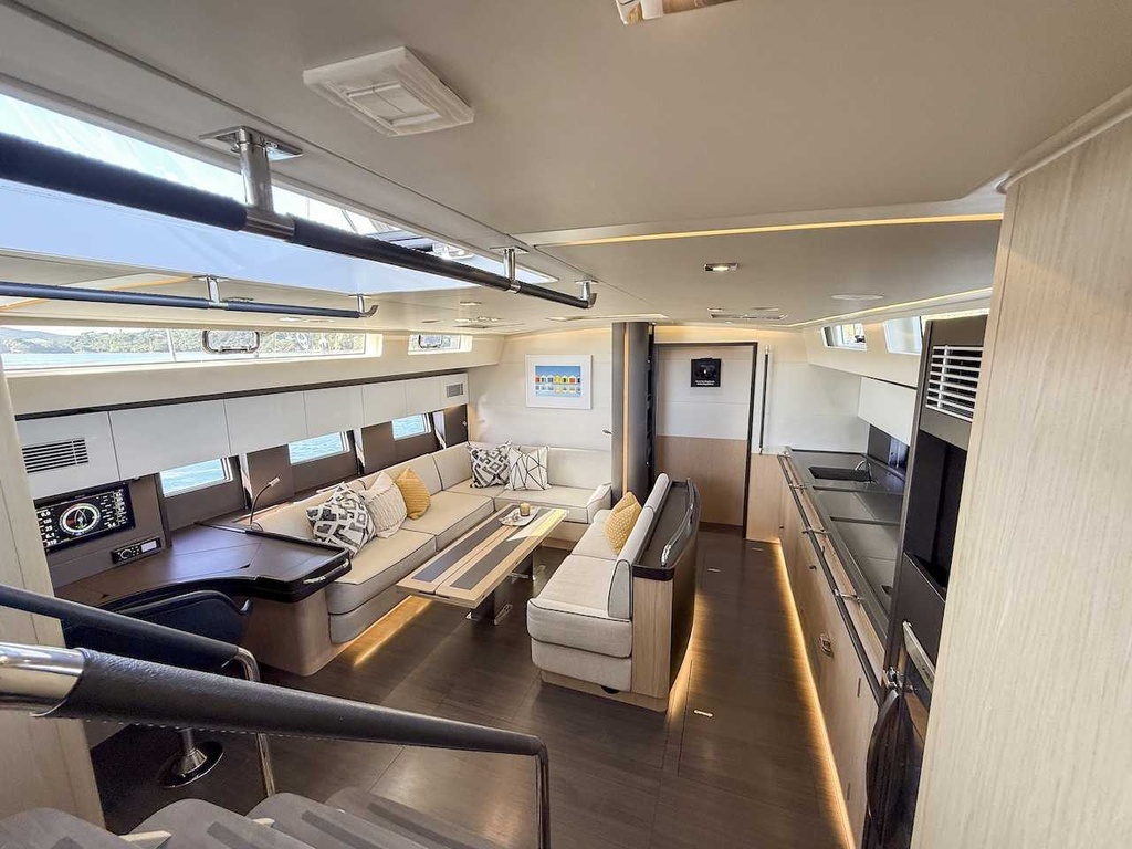 BENETEAU OCEANIS YACHT 62