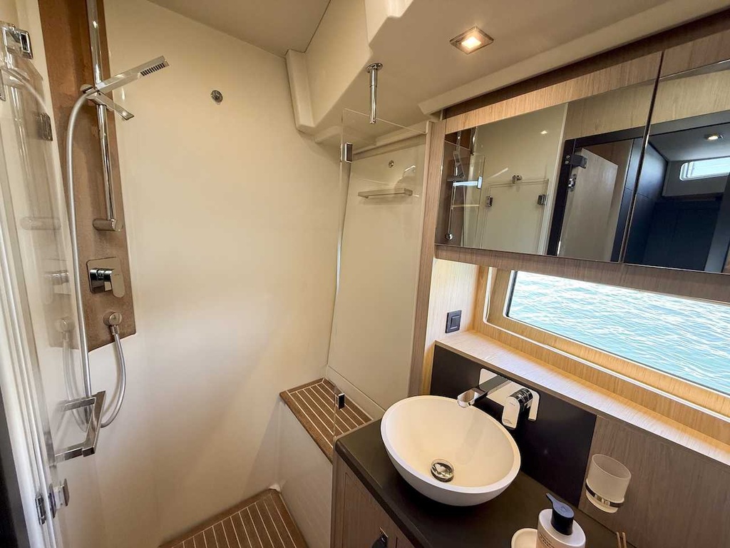 BENETEAU OCEANIS YACHT 62