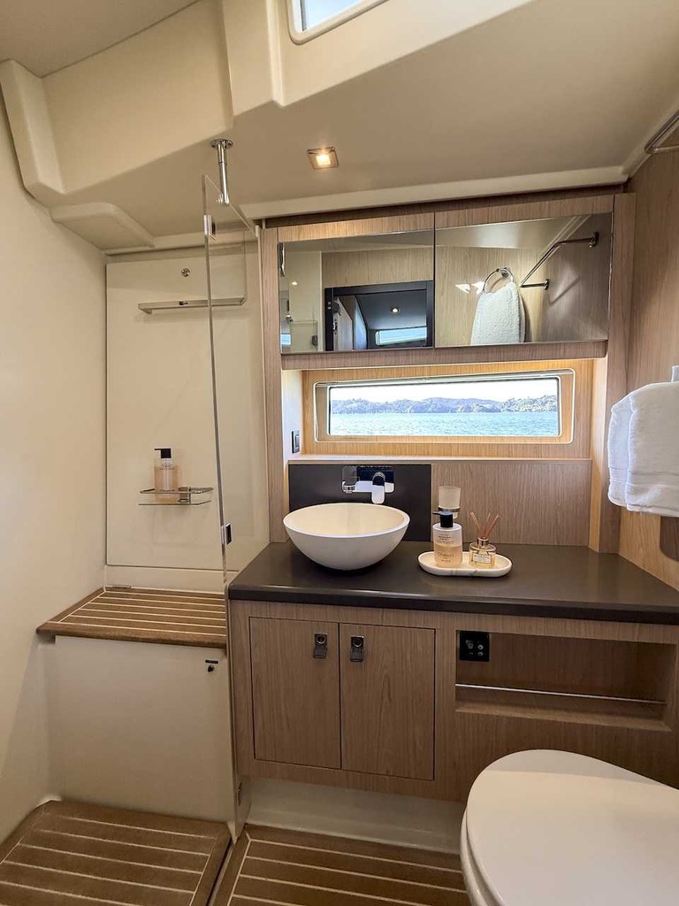BENETEAU OCEANIS YACHT 62