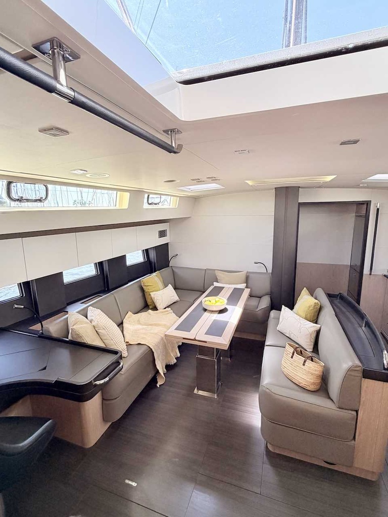 BENETEAU OCEANIS YACHT 62