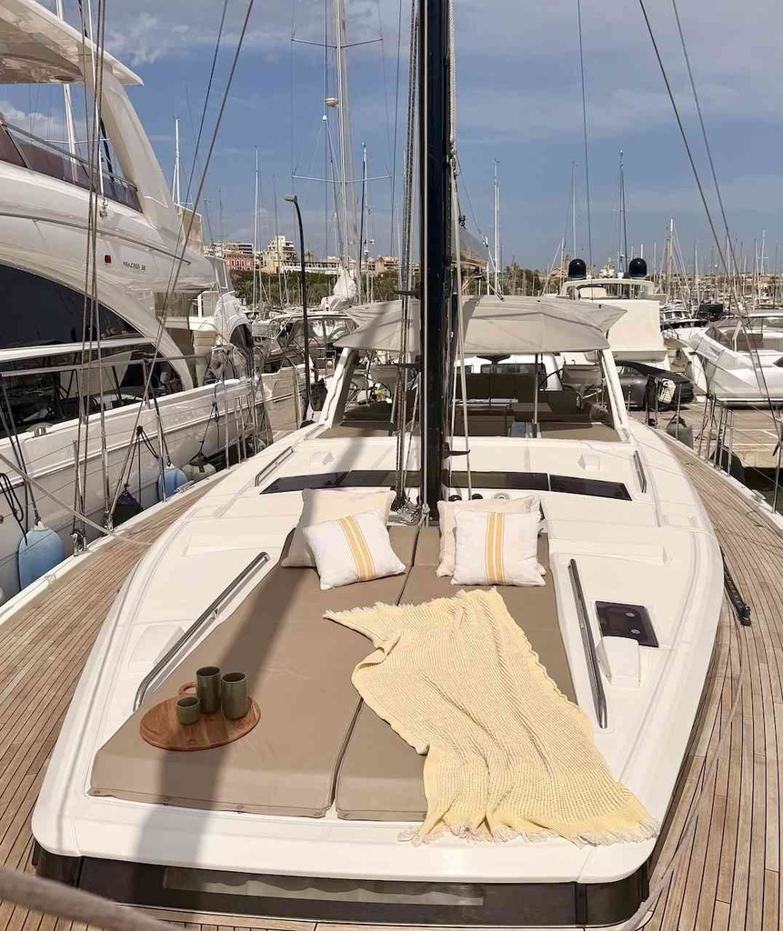 BENETEAU OCEANIS YACHT 62