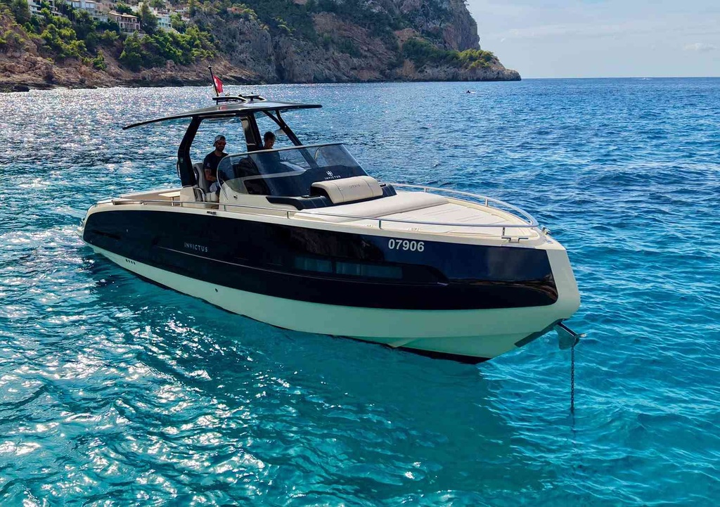 INVICTUS 320 GT