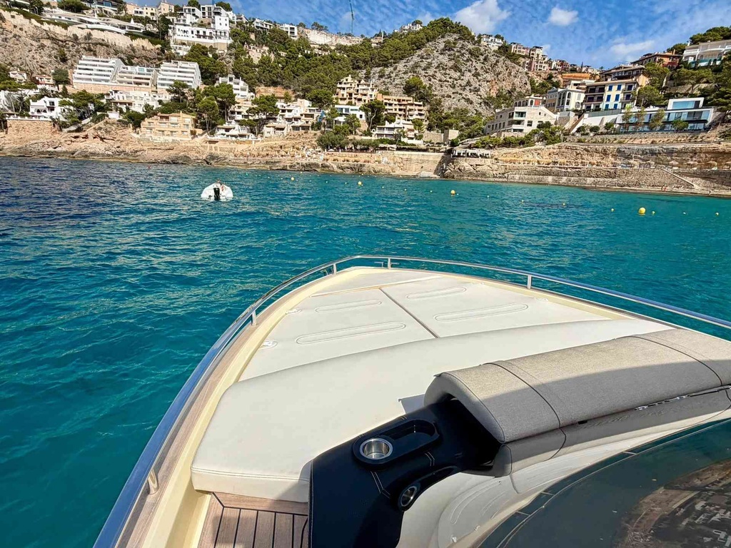 INVICTUS 320 GT