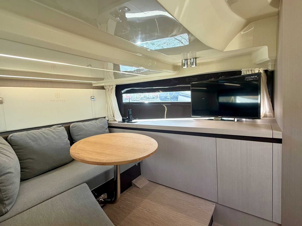 INVICTUS 320 GT