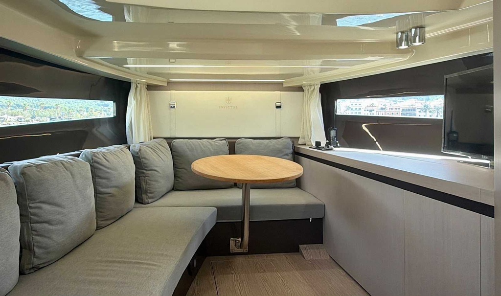 INVICTUS 320 GT
