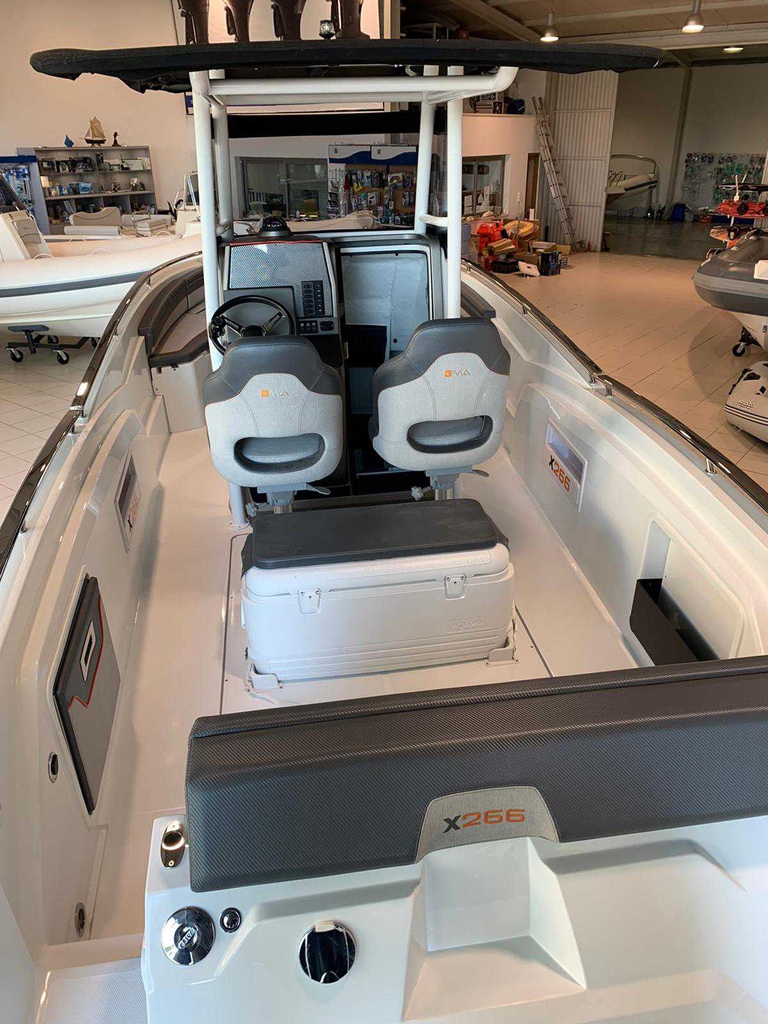 azulyachts-00508-bma-x-266-open-096