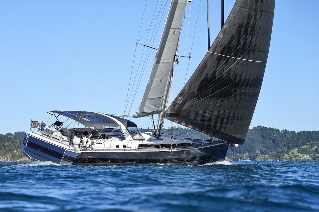 BENETEAU OCEANIS YACHT 62