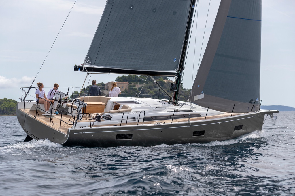 [first-44] BENETEAU FIRST 44